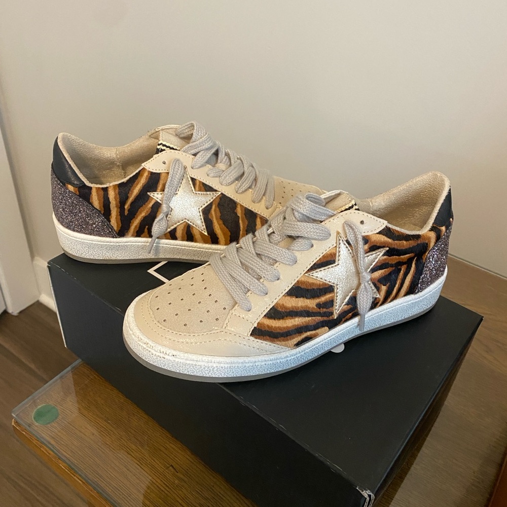 Like new adorable sneakers